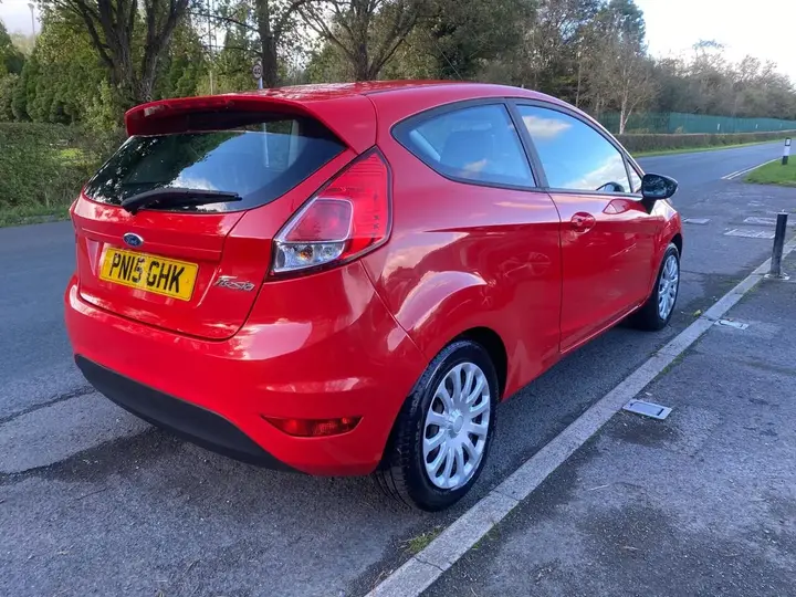 Ford Fiesta 2015 photo 2