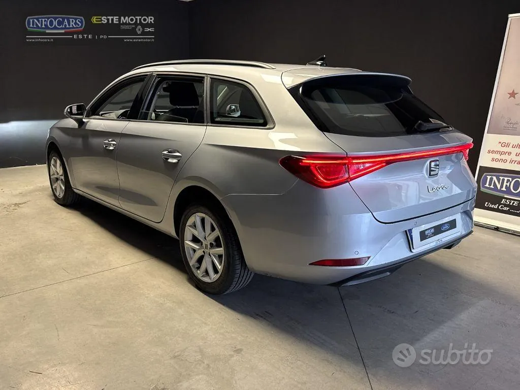 Seat Leon 2023 photo 2