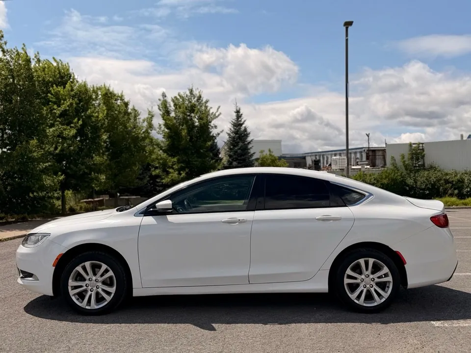 Chrysler 200 2015 photo 2