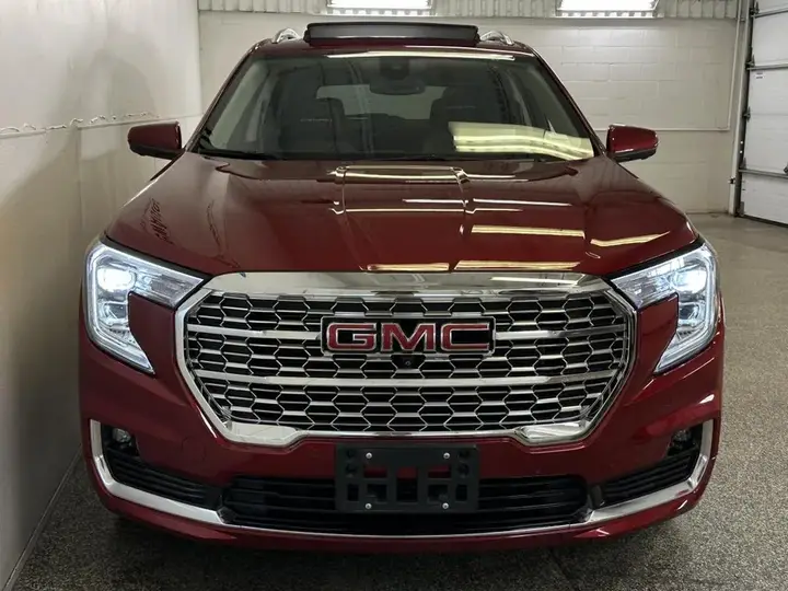 GMC Terrain 2024 photo 2