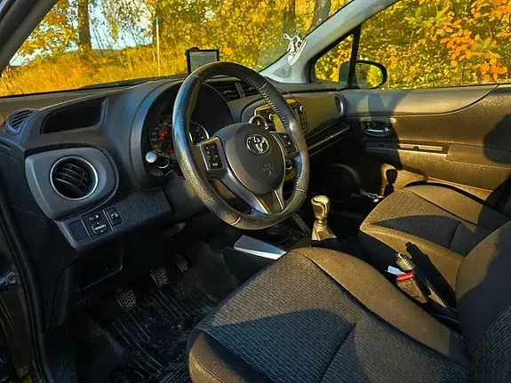 Toyota Yaris 2013 photo 5