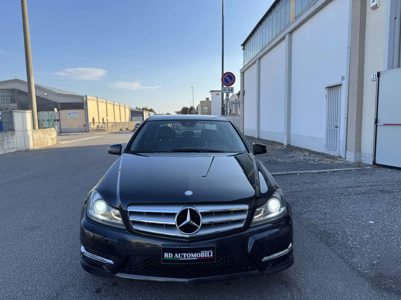 Mercedes-Benz C 300 2011 photo 2