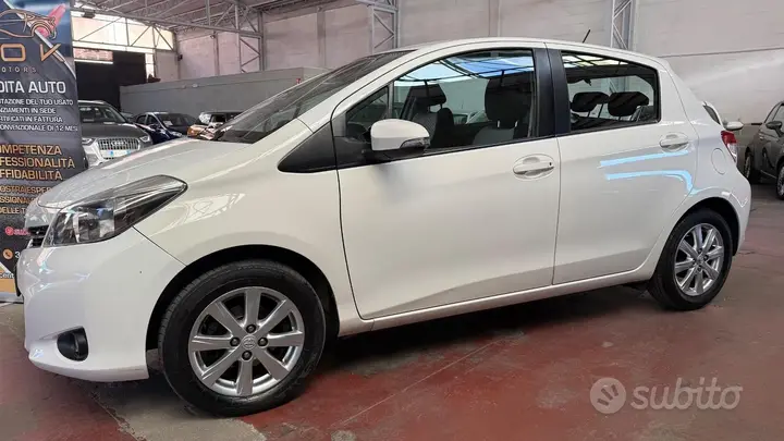Toyota Yaris 2013 photo 2