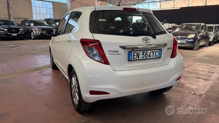 Toyota Yaris 2013 photo 4