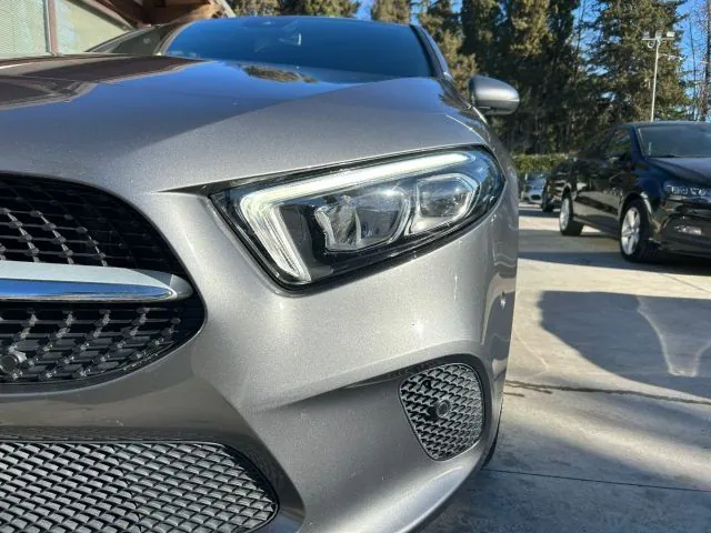 Mercedes-Benz A180 2018 photo 2