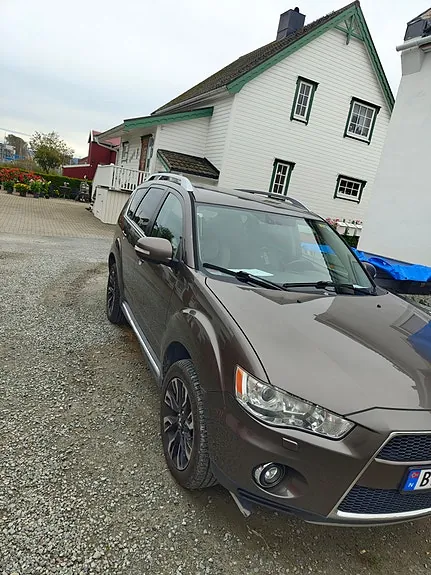 Mitsubishi Outlander 2010 photo 2