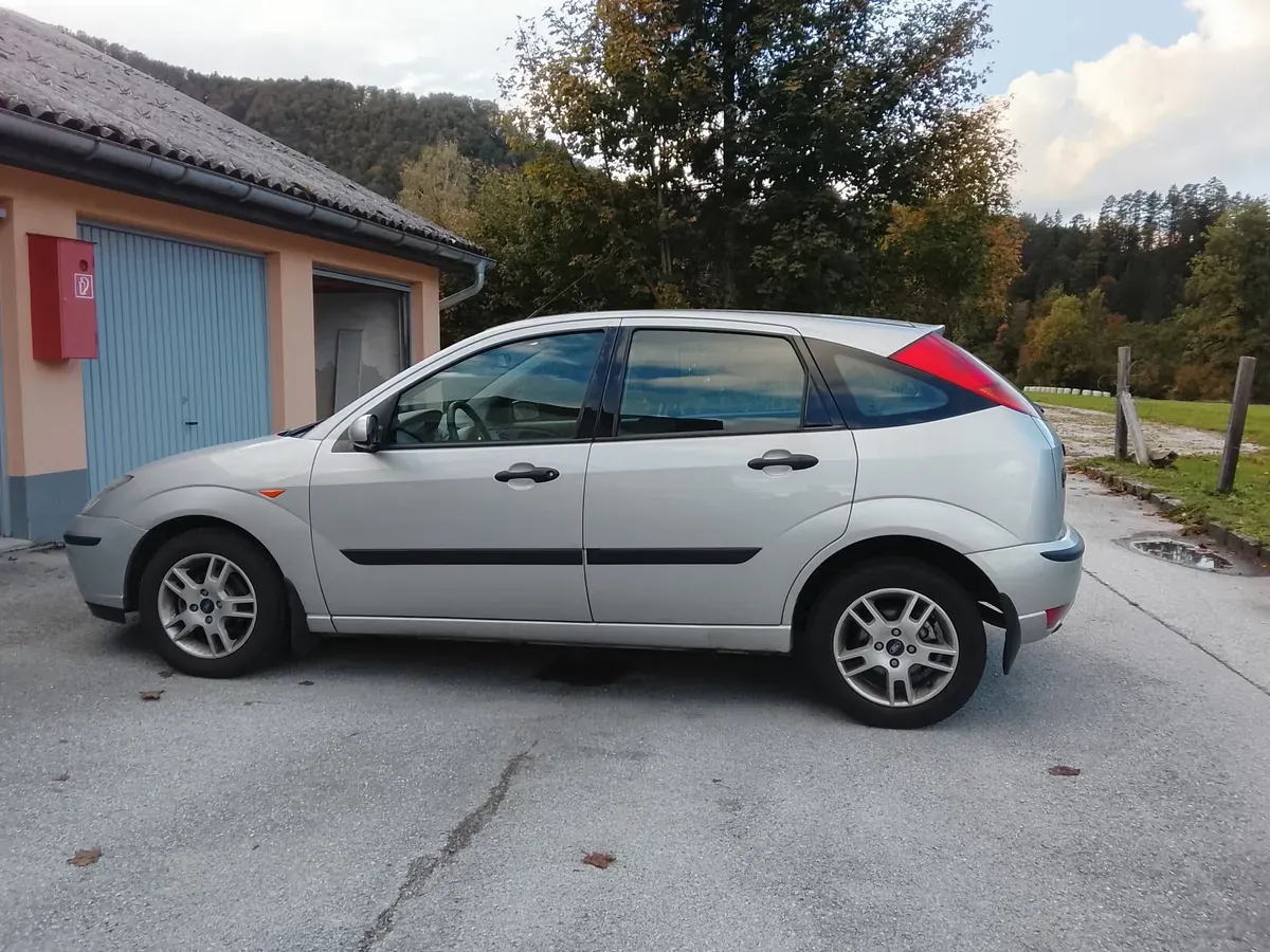 Ford Focus 2004 photo 2