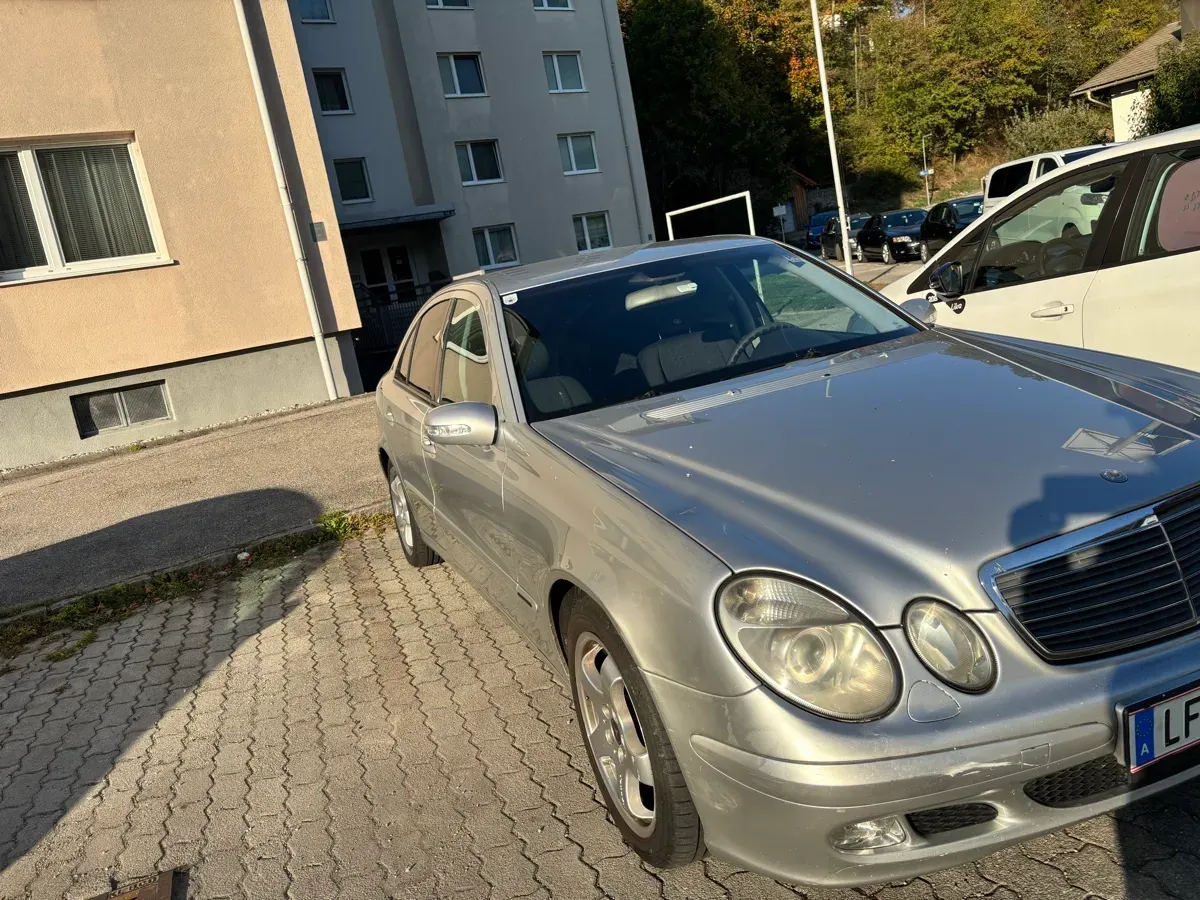 Mercedes-Benz Eklasse 2002 photo 3