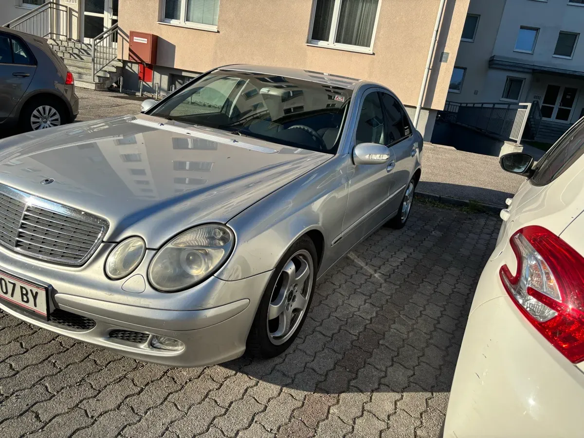 Mercedes-Benz Eklasse 2002 photo 2