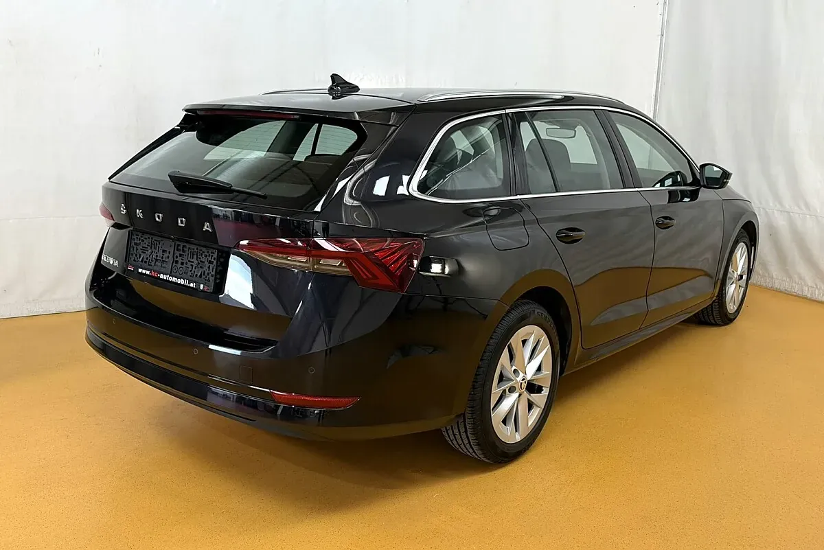 Skoda Octavia 2022 photo 3