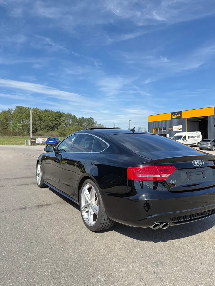 Audi A5 2011 photo 2