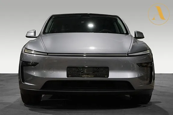 Tesla Model Y 2025 photo 3