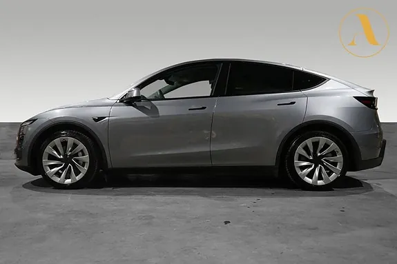 Tesla Model Y 2025 photo 5