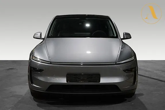 Tesla Model Y 2025 photo 4
