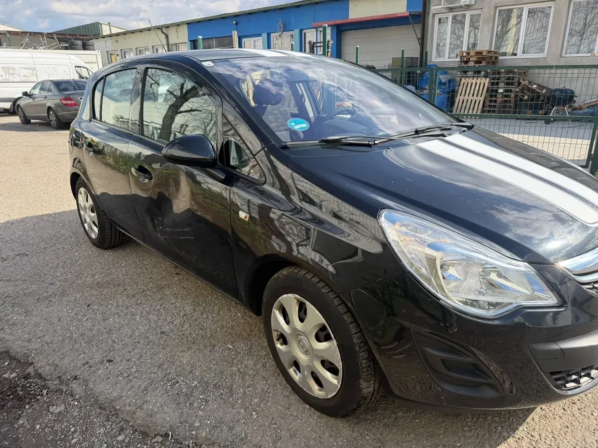 Opel Corsa 2013 photo 2