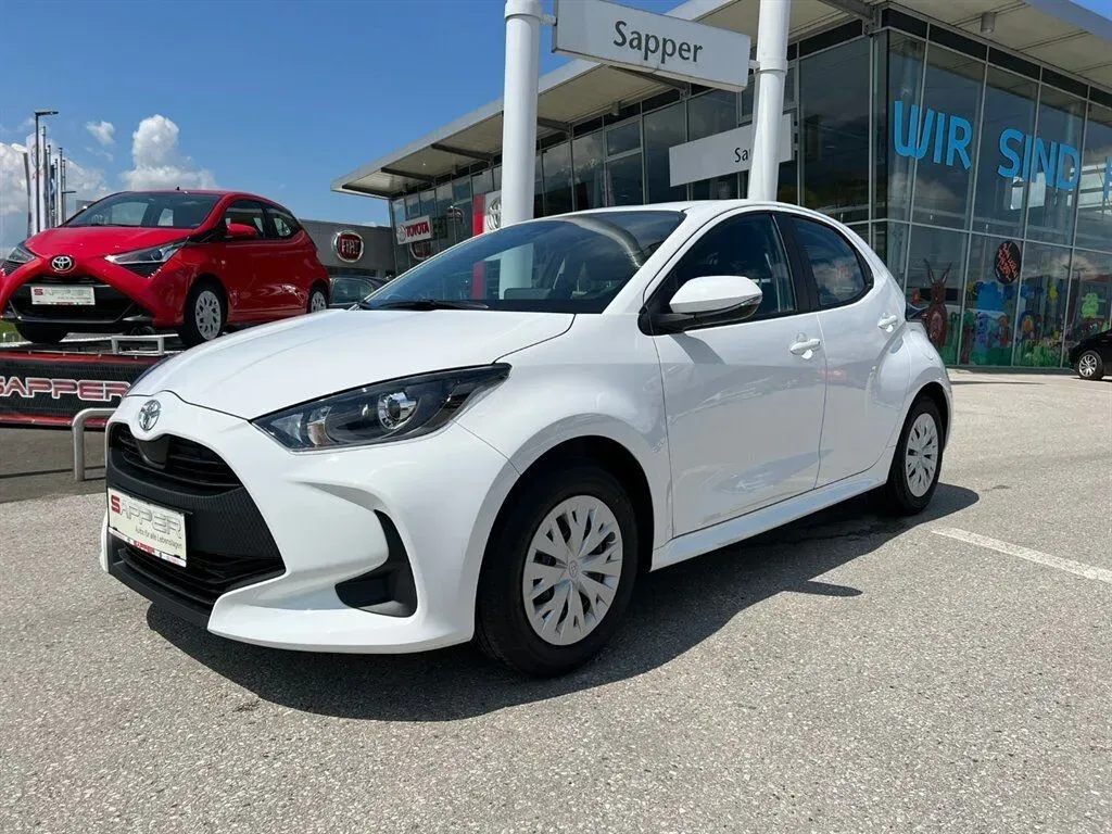 Toyota Yaris 2023 photo 2