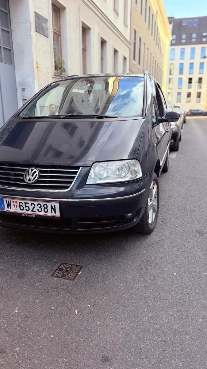 Volkswagen Sharan 2005 photo 2