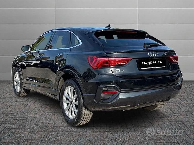 Audi Q3 2022 photo 2