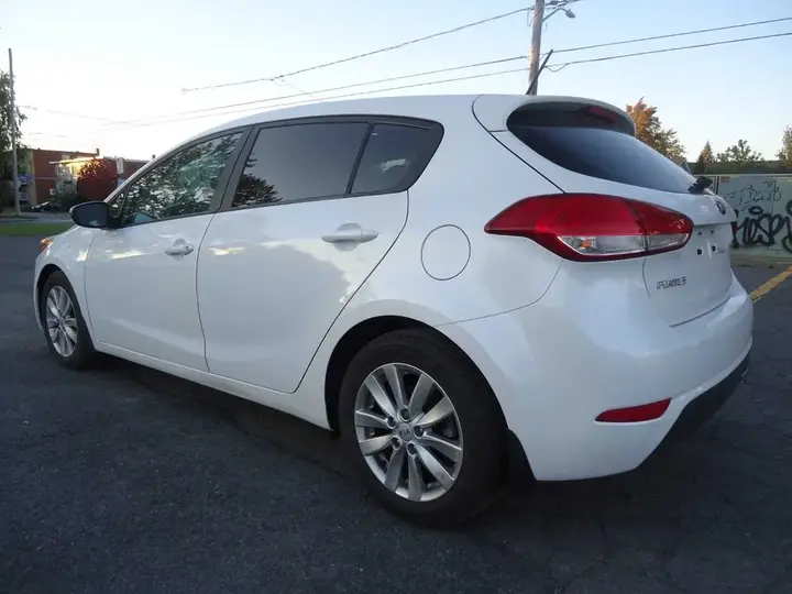 Kia Forte5 2016 photo 4
