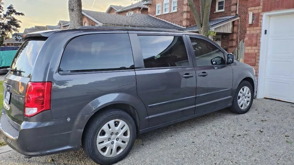 Dodge Grand Caravan 2017 photo 2
