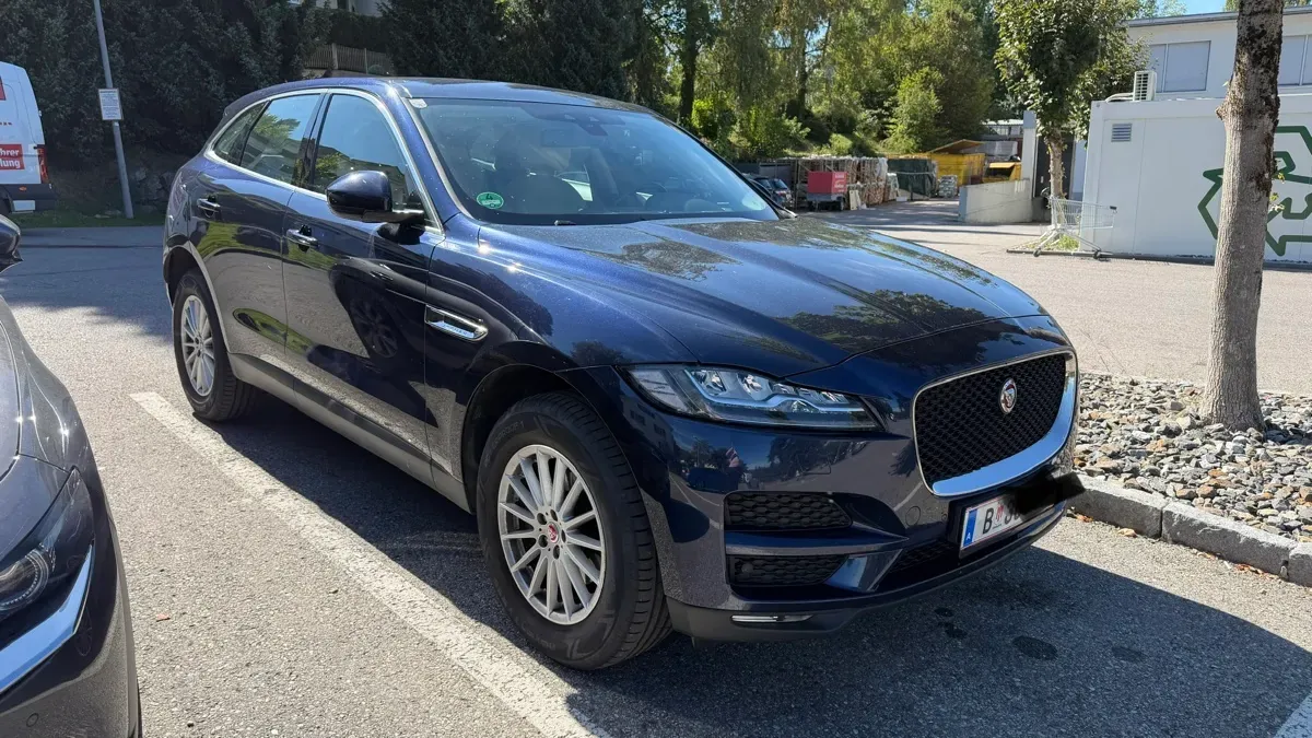 Jaguar F-Pace 2017 photo 2
