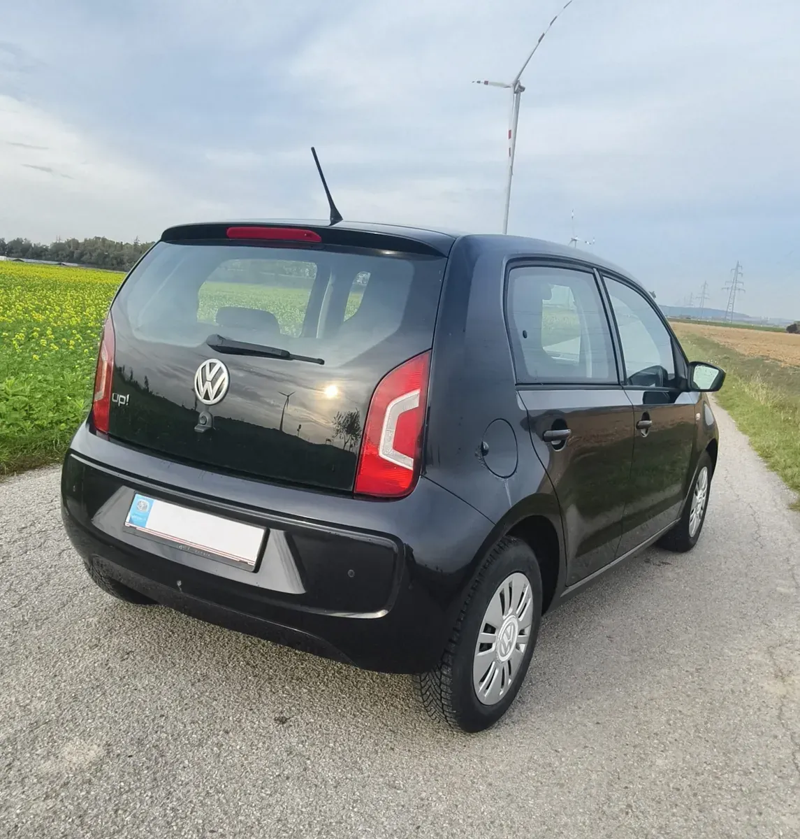 Volkswagen Up 2014 photo 2