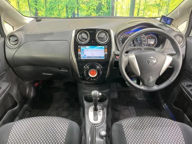 Nissan Note 2014 photo 2