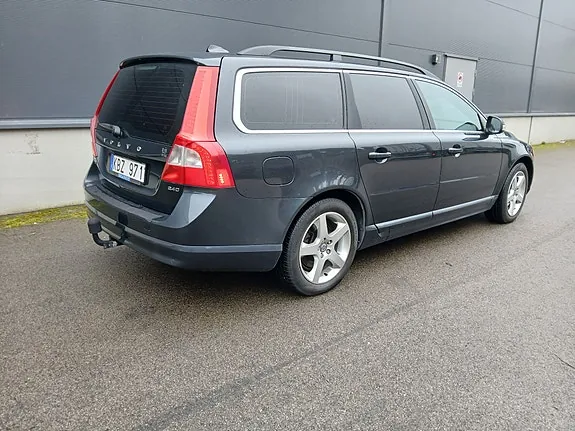 Volvo V70 2010 photo 3
