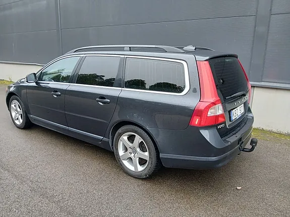 Volvo V70 2010 photo 2
