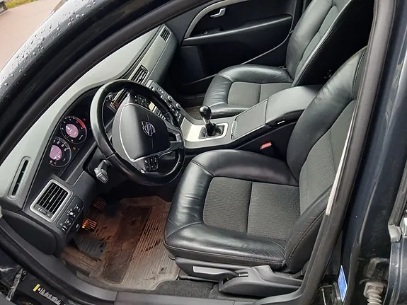 Volvo V70 2010 photo 5