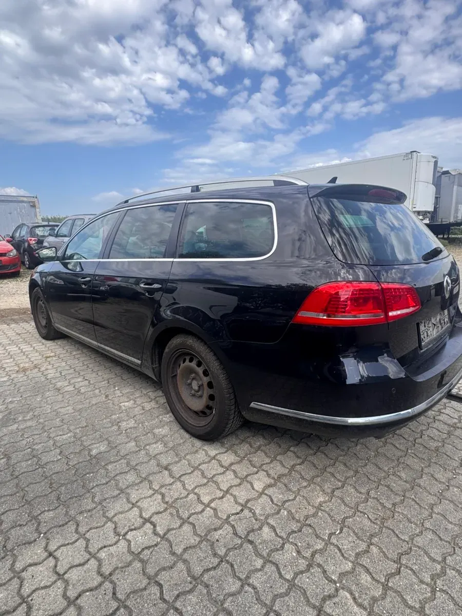 Volkswagen Passat 2012 photo 2