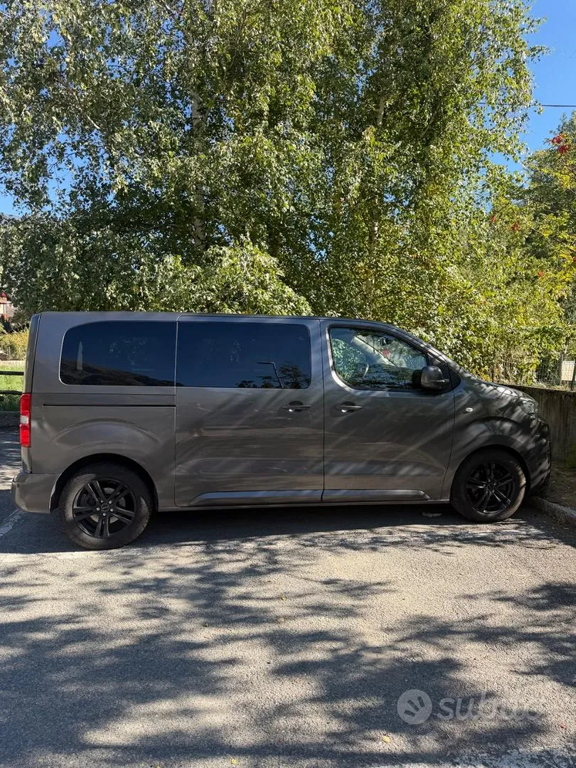 Peugeot Traveller 2017 photo 2