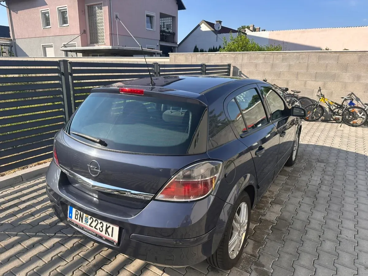 Opel Astra 2007 photo 2