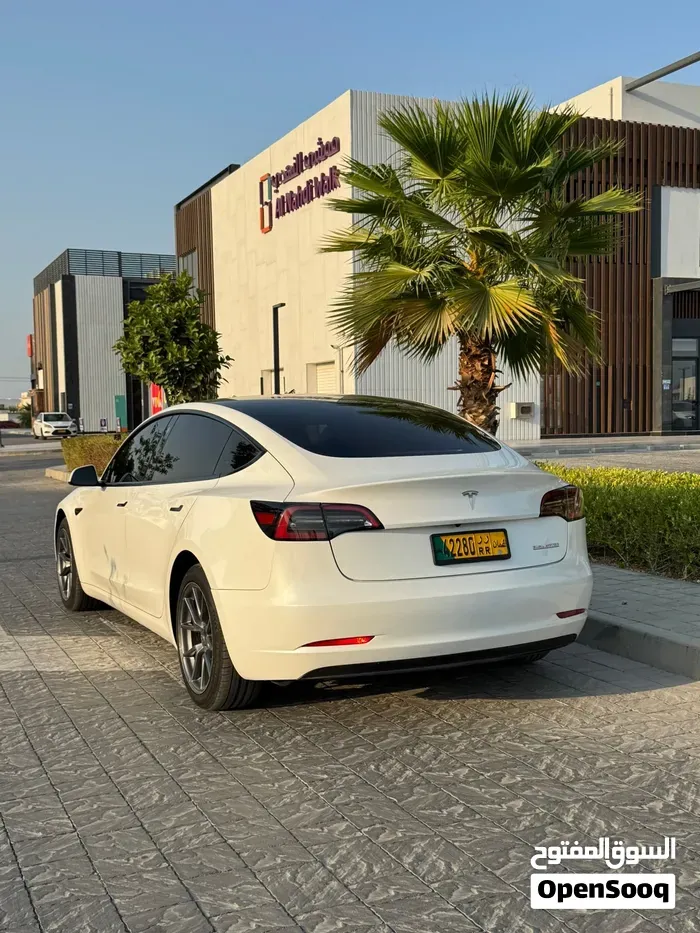 Tesla Model 3 2023 photo 3
