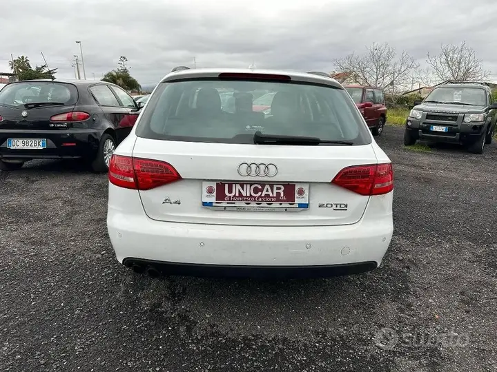 Audi A4 2010 photo 4