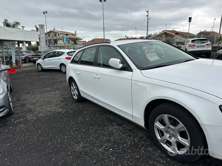 Audi A4 2010 photo 2