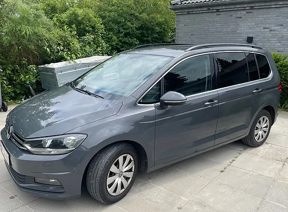 Volkswagen Touran 2021 photo 2