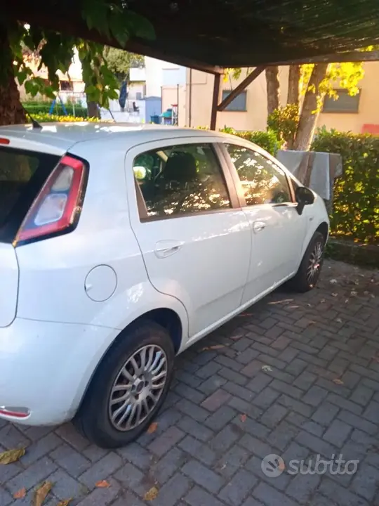 Fiat Grande Punto 2013 photo 3