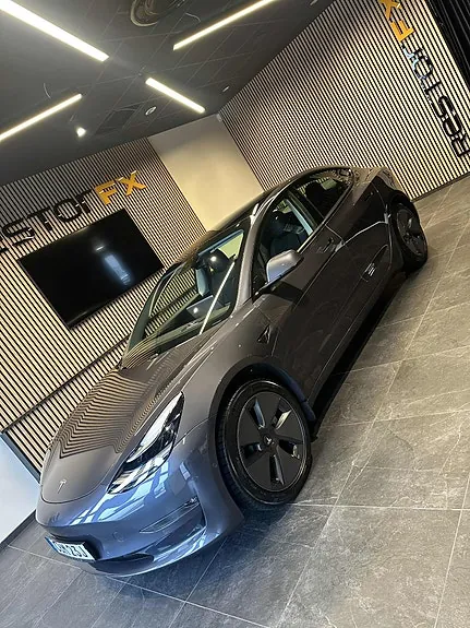 Tesla Model 3 2021 photo 2