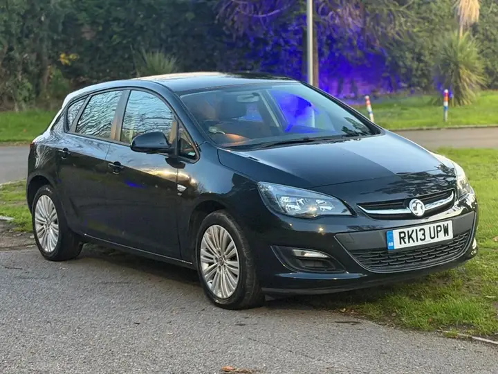 Vauxhall Astra 2013 photo 3