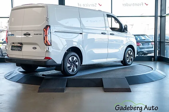 Ford E-Transit 2025 photo 2