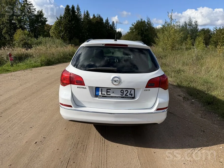 Opel Astra 2014 photo 3