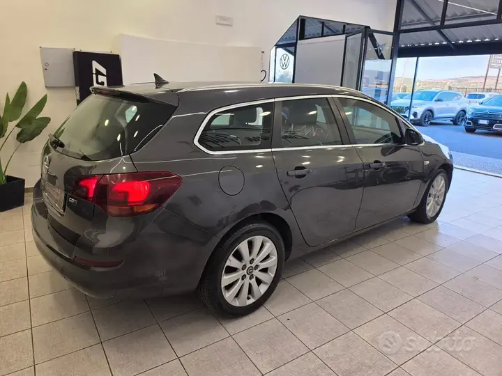 Opel Astra 2012 photo 4