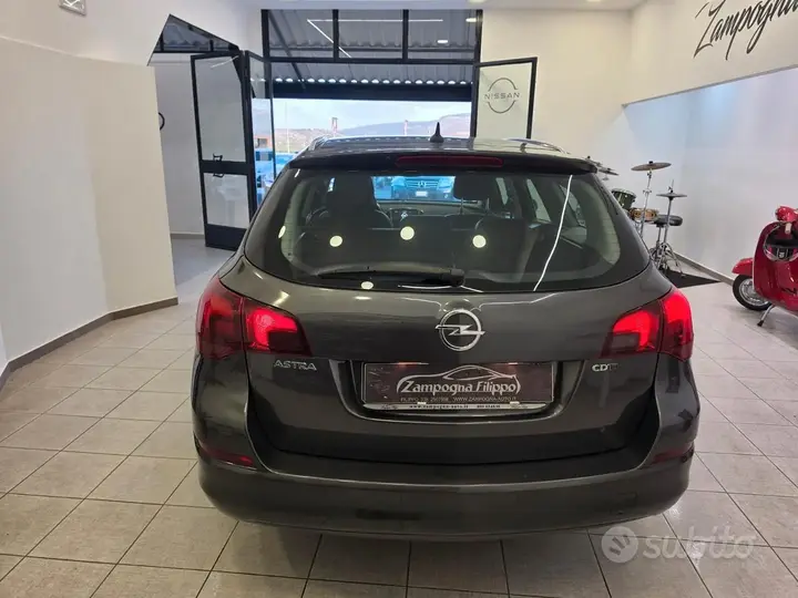 Opel Astra 2012 photo 3