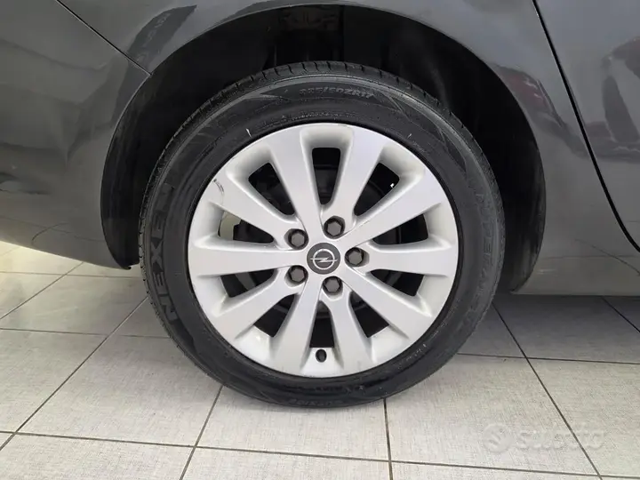 Opel Astra 2012 photo 5