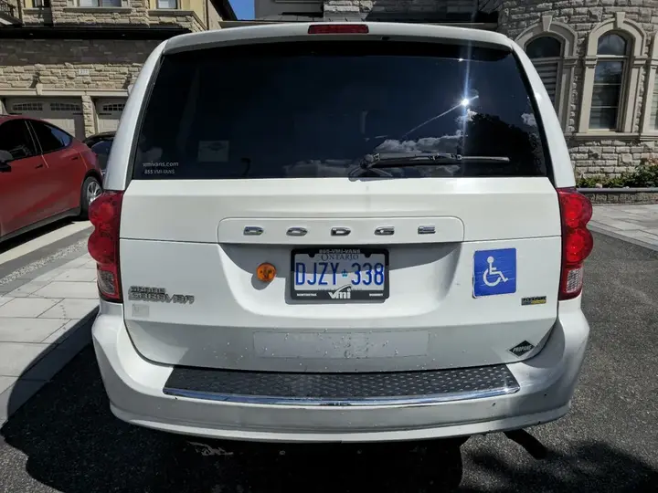 Dodge Grand Caravan 2016 photo 2