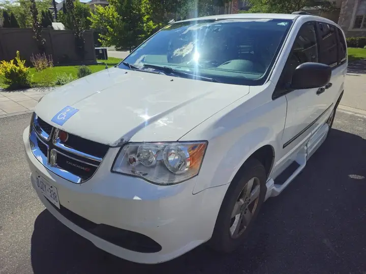 Dodge Grand Caravan 2016 photo 3