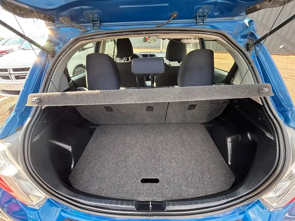 Toyota Yaris 2012 photo 5