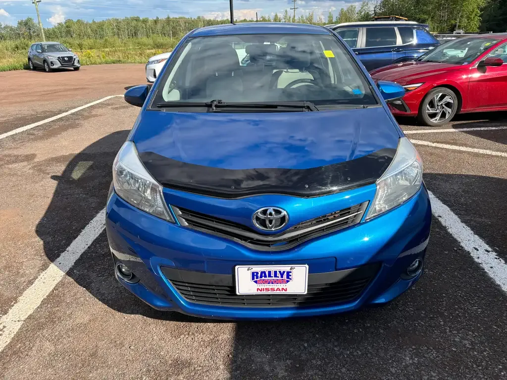 Toyota Yaris 2012 photo 2