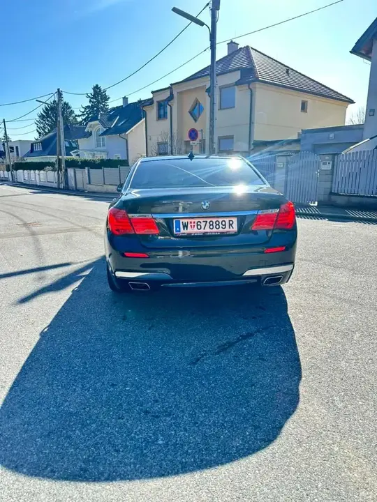 BMW 7 Series 2012 photo 3